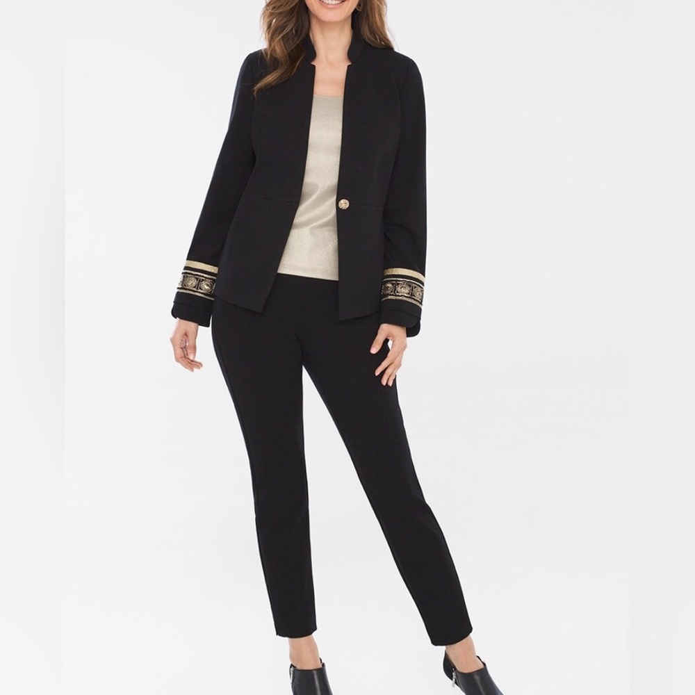 NWT CHICO’S Size 6 Blazer